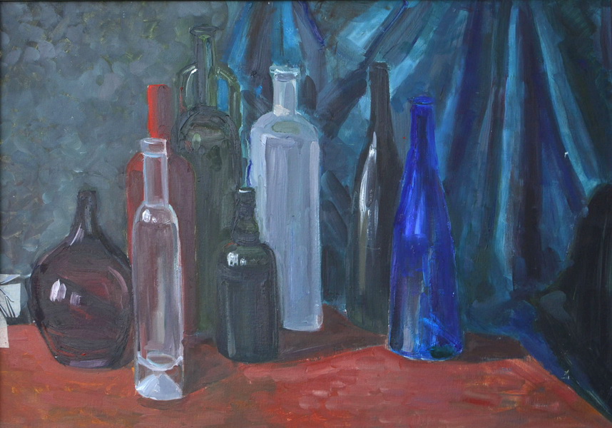 Натюрморт с бутылками на темном фоне
