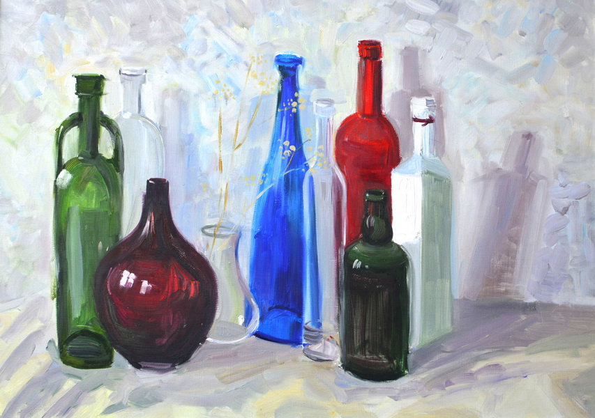 Натюрморт с бутылками на светлом фоне